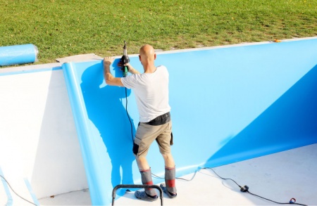 carrelage-ou-line-pour-votre-piscine-1.jpg